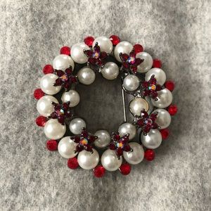 VTG Pearl and red rhinestone wreath brooch